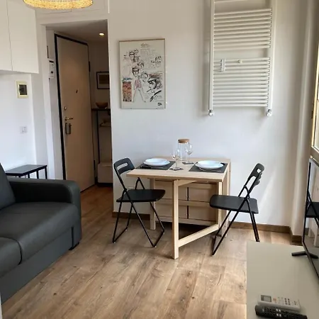 Monolocale Con Ampio Terrazzo * Milano