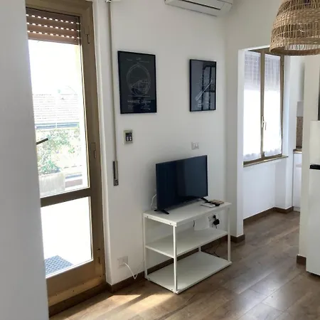 Monolocale Con Ampio Terrazzo * Милан