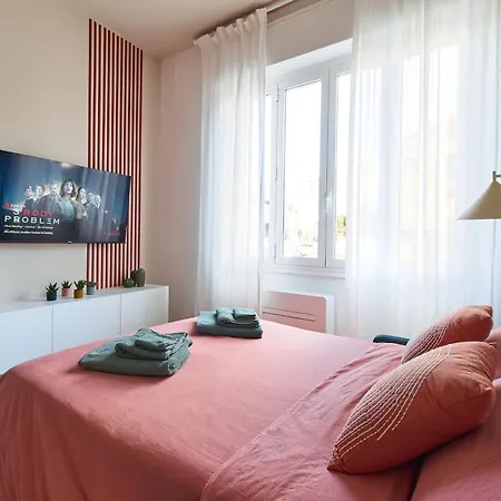 Giulio's Hideaway - Close To Station Apartment