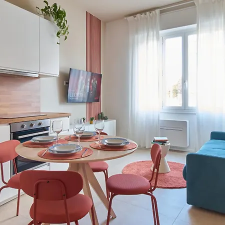 Giulio's Hideaway - Close To Station Apartment *