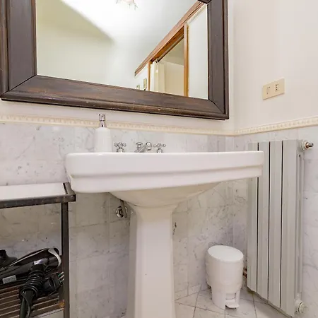 Luxury Naviglio House - 10 Min Cathedral شقة ميلان