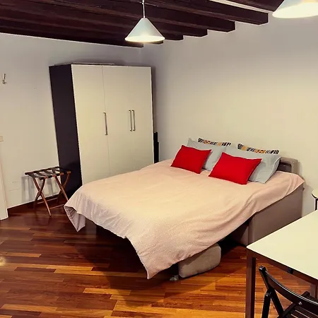 Διαμέρισμα Nerino 8 Charme *