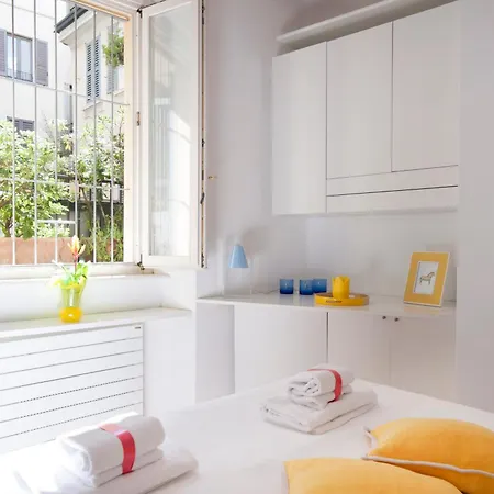 Montenapoleone In The Heart Of - Location Possible Daire *