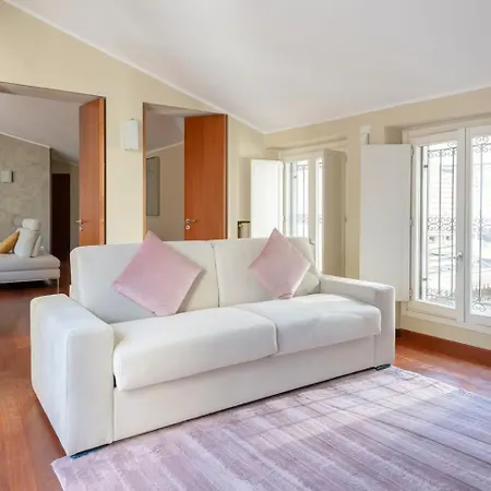 4 Bedroom With Terrace - Duomo View Apartment