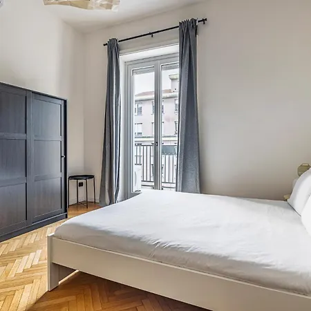 Luxury 4 Bedrooms In The Center Of * Milánó