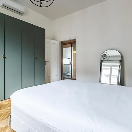 Apartmán Luxury 4 Bedrooms In The Center Of *