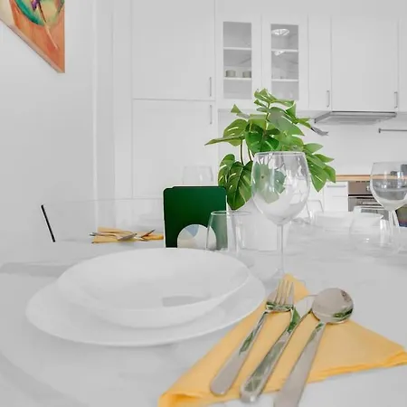 Yellow Flat 밀라노