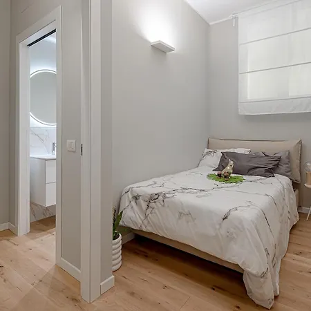 New! Duomo-san Siro - Super Cute Modern Apt, 15mins To Duomo! * Milánó