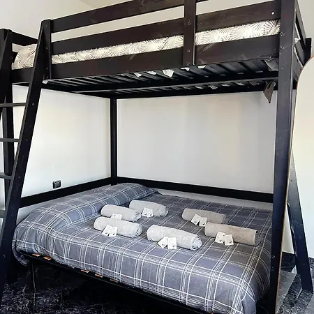 Red House - Beautiful - Metro M1 דירה *