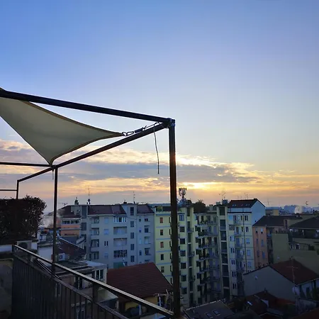 Skyline In Citta Studi A 1 Minuto Dal Metro Con Terrazzo Wi-fi E Netflix *