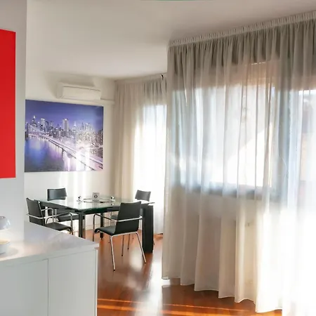 Splendido 140 Mq Zona Tortona Apartmán *