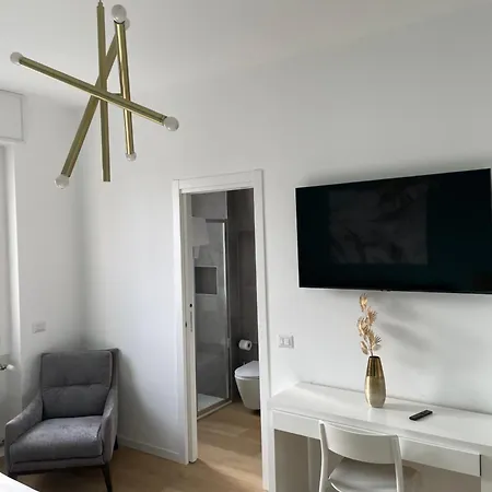 아파트 Trilocale Con Vista E Due Bagni Metro Blu Piazza Frattini *