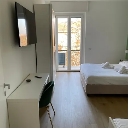 Trilocale Con Vista E Due Bagni Metro Blu Piazza Frattini 아파트