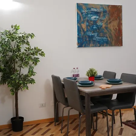 Art Navigli Apartament *