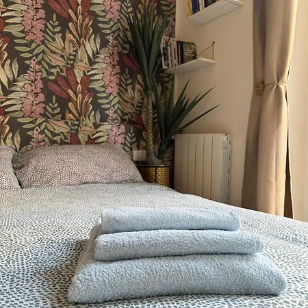 Peony House - 10 Min Duomo Apartment Milan