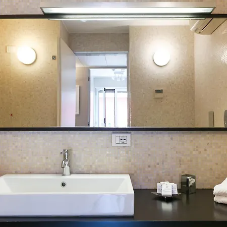 Elegante E Silenzioso Nel Cuore Di