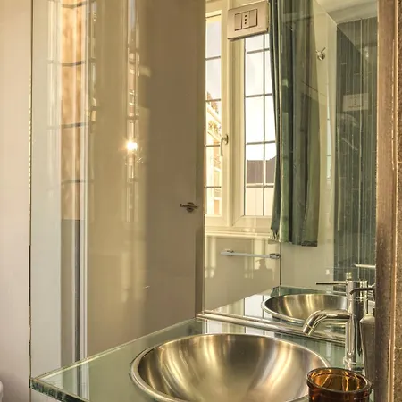 Just Urban - Luminoso Attico Nel Cuore Di - Duomo 10 Min Apartman *