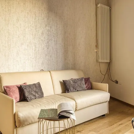 Just Urban - Luminoso Attico Nel Cuore Di - Duomo 10 Min Apartman Milánó