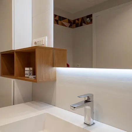 Apartment Elegante E Luminoso Con Box Auto A Pochi Passi Da Metropolitana M4 *