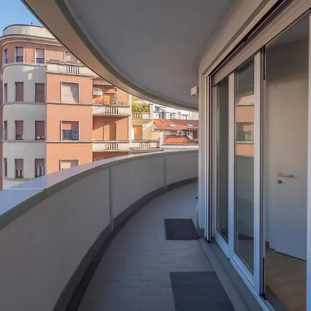 Apartment Elegante E Luminoso Con Box Auto A Pochi Passi Da Metropolitana M4