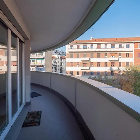 Apartamento Elegante E Luminoso Con Box Auto A Pochi Passi Da Metropolitana M4 Milão