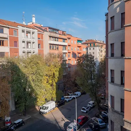 Elegante E Luminoso Con Box Auto A Pochi Passi Da Metropolitana M4 Apartment
