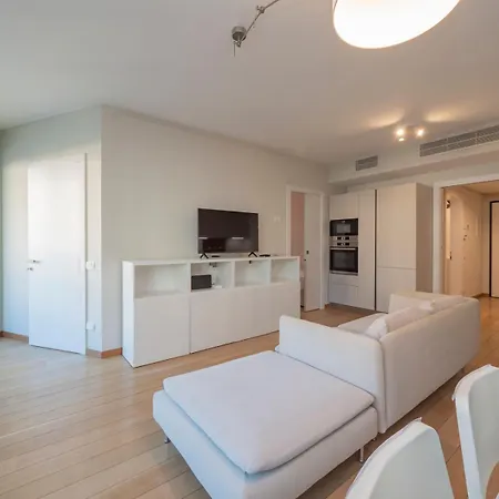 Elegante E Luminoso Con Box Auto A Pochi Passi Da Metropolitana M4 Apartment *