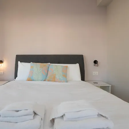 Apartment Elegante E Luminoso Con Box Auto A Pochi Passi Da Metropolitana M4 *