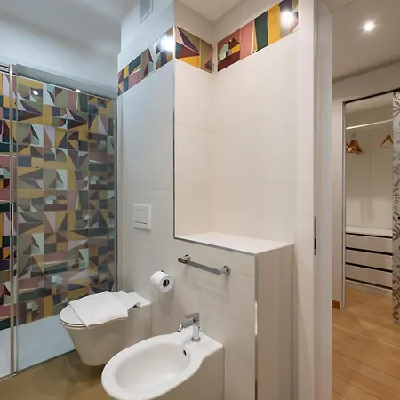 Apartamento Elegante E Luminoso Con Box Auto A Pochi Passi Da Metropolitana M4 Milão