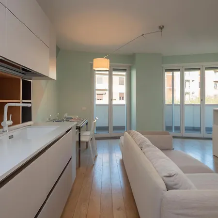 Apartment Elegante E Luminoso Con Box Auto A Pochi Passi Da Metropolitana M4