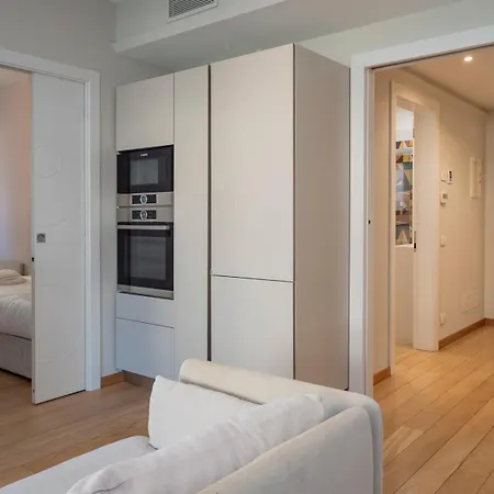 Apartment Elegante E Luminoso Con Box Auto A Pochi Passi Da Metropolitana M4 Milan