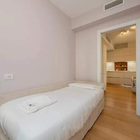 Apartamento Elegante E Luminoso Con Box Auto A Pochi Passi Da Metropolitana M4 Milão