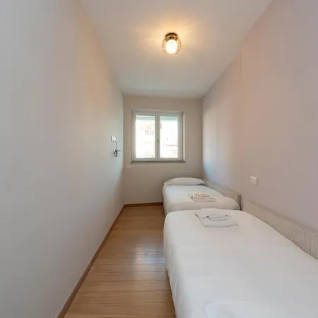 Apartment Elegante E Luminoso Con Box Auto A Pochi Passi Da Metropolitana M4 Milan