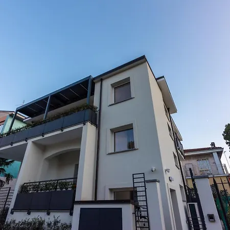 White House Con Posti Auto