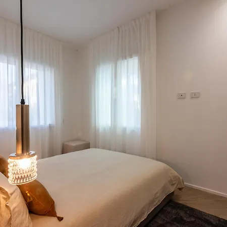 White House Con Posti Auto 아파트