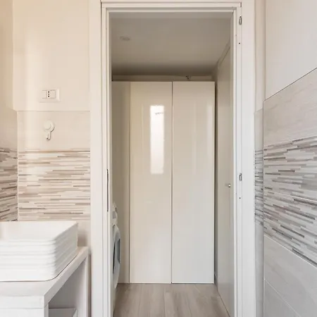 Tranquillo E Raffinato Monolocale Vicino Ptromana Милан