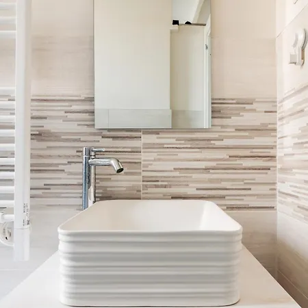 Tranquillo E Raffinato Monolocale Vicino Ptromana