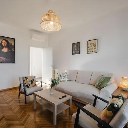Botticelli 24 Apartment Milan