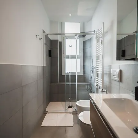 Botticelli 24 Apartment Milan