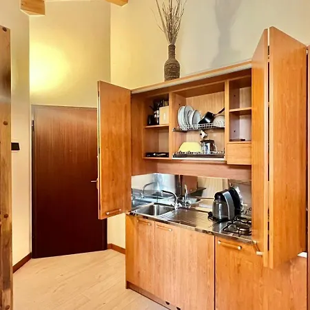 Moderno Con Design Caldo E Accogliente, Con Parcheggio Gratuito E Balcone Privato, Vicino A Fiere, Eventi E Concerti Appartamento