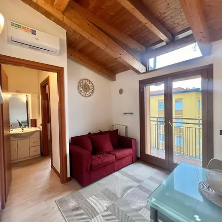 Moderno Con Design Caldo E Accogliente, Con Parcheggio Gratuito E Balcone Privato, Vicino A Fiere, Eventi E Concerti Appartamento *