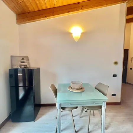 Moderno Con Design Caldo E Accogliente, Con Parcheggio Gratuito E Balcone Privato, Vicino A Fiere, Eventi E Concerti Milano