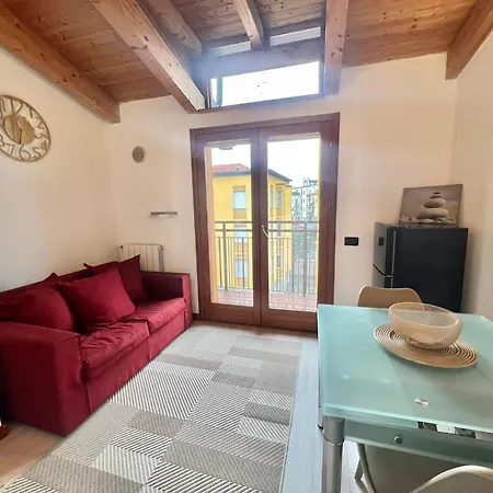 Appartamento Moderno Con Design Caldo E Accogliente, Con Parcheggio Gratuito E Balcone Privato, Vicino A Fiere, Eventi E Concerti *