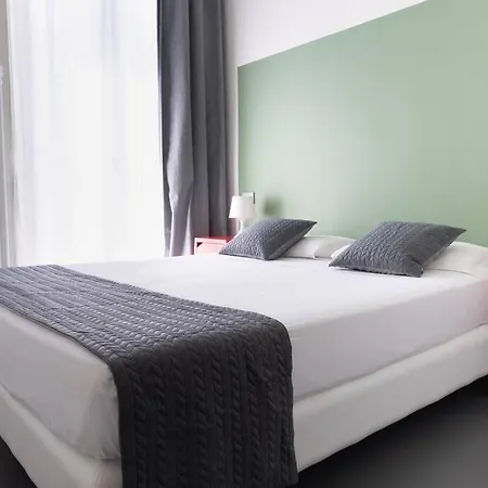 3-bedroom Design House San Babila-tricolore-m4 Apartment Milan