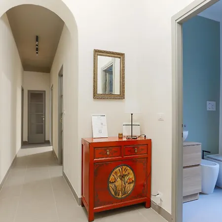 The Rent - Bright One Bedroom With Balcony In Moscova Apartment Mailand