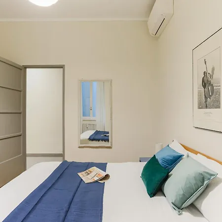 Apartment The Rent - Bright One Bedroom With Balcony In Moscova Mailand