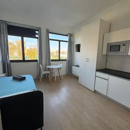 Appartement Stardust Padre Giuliani Milan