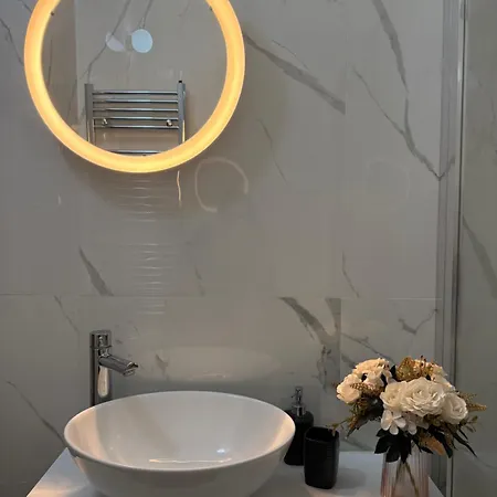 Peony House - 10 Min Duomo Appartement Milaan