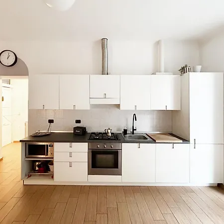 A House - Cozy At Noce District Apartment