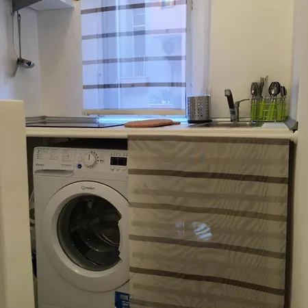 Appartement White Modern Close To The Metro Milaan